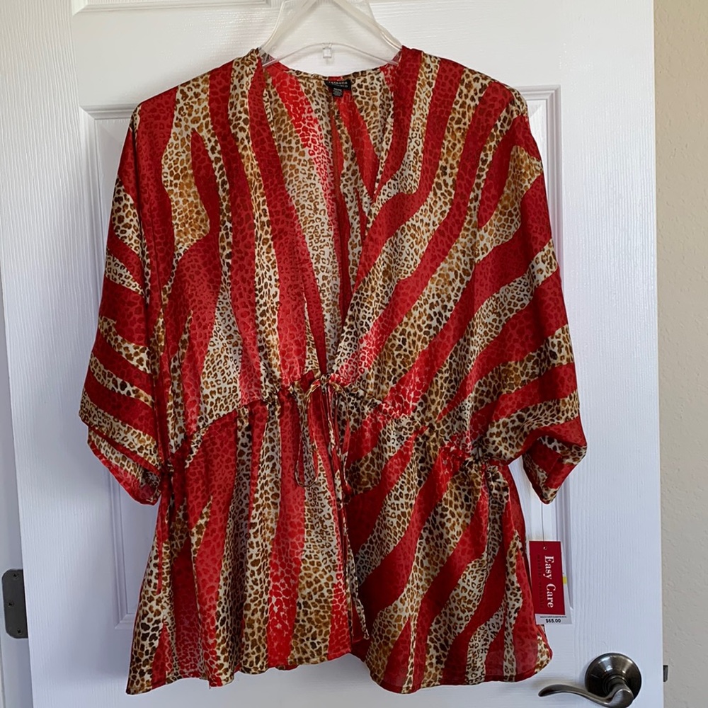 NWT Raphaella studio: beautiful cover-up top.
